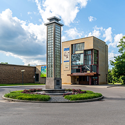Cranbrook Institute of Science Exterior Entrance. Link to Gifts of Appreciated Securities